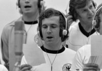 Fussball Beckenbauer bei Plattenaufnahmen.