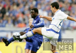 Fussball 1. Bundesliga: Schalke - Berlin, Zweikampf