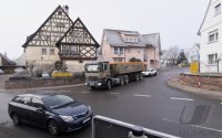 Bauunion mit LKW an der Kreuzung Rottenburgerstrasse / Frommenhuserstrasee in Hirrlingen