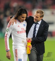 FUSSBALL  DFB Pokal 11/12  Achtelfinale: Enttaeuschung Trainer  Fink (Hamburger SV) und  Guerrero (Hamburger SV)