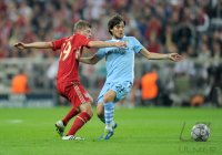 Fussball CHL  Saison 2011/2012:  Toni Kroos (li, FC Bayern Muenchen) gegen David Silva (Manchester City)