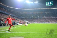 Fussball 1. Bundesliga, Saison 2012/2013:  Eckball von Franck Ribery (FC Bayern Muenchen) in der Allianz Arena