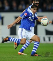 Fussball 1. Bundesliga, Saison 2011/2012: FC Schalke 04, RAUL am Ball