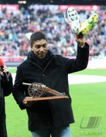 Fussball 1. Bundesliga, Saison 2011/2012: Stadionsprecher Stephan Lehmann mit Giovanne Elber  (v.li., FC Bayern Muenchen)