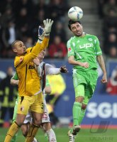 Fussball 1. Bundesliga, Saison 2011/2012: Torwart Mohamed Amsif (li, FC Augsburg) gegen Chris (VfL Wolfsburg)