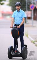Oberbuergermeister Boris Palmer (Die Gruenen) testet ein Segway der Firma BLUEmobility
