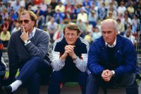 Fussball Hoeness, Olk, Lattek (FC Bayern) auf der Betreuerbank.