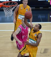 Basketball 1. Bundesliga 13/14:  Walter Tigers Tuebingen - Telekom Baskets Bonn
