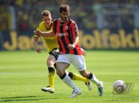 Fussball 1. Bundesliga :   Lukasz Piszczek (li, Borussia Dortmund) gegen Hallil Altintop (re, Eintracht Frankfurt)