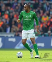 Fussball 1. Bundesliga, Saison 2011/2012: Naldo (SV Werder Bremen) Einzelaktion am Ball