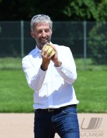 Softball 1. Bundesliga 2021: First Pitch Oberbuergermeister Boris Palmer (Die Gruenen)