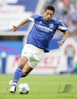 Fussball 1. Bundesliga: Schalke, KURANYI Einzelaktion am Ball