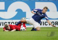 Fussball 1. Bundesliga: Schalke - Bayern, Zweikampf
