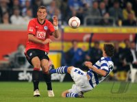 2. Fussball Bundesliga: Pierre-Michel Lasogga (li, Hertha BSC Berlin) gegen Daniel Reiche (re, MSV Duisburg)