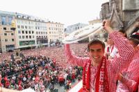 Fussball 1. Bundesliga :  JUBEL Philipp Lahm  (FC Bayern Muenchen)