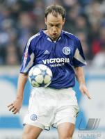 Fussball 1. Bundesliga: Schalke, ERNST Einzelaktion am Ball