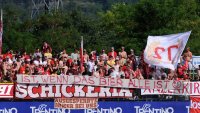 Fussball 1. Bundesliga Saison   2011/2012 :  Schickeria Fans mit einem Banner