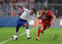 Fussball International EM 2012-Qualifikation: Glen JOHNSON (li, England) gegen Reto ZIEGLER (re, Schweiz)