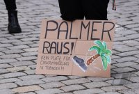 Demo gegen Oberbuergermeister Boris Palmer Tuebinger Marktplatz