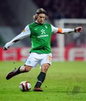 FUSSBALL, EUROPA LEAGUE SECHZEHNTELFINALE: Werder Bremen, FRINGS am Ball