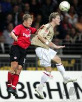 Fussball 1. Bundesliga: Frankfurt - Bayern, Zweikampf