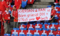 Fussball International EM 2012-Qualifikation:  Fans mit einem Banner von Xherdan SHAQIRI (Schweiz)
