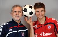 Fussball 1. Bundesliga : Gerd Mueller mit Thomas Mueller , FC Bayern Muenchen