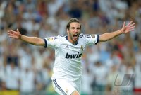 FUSSBALL Primera Division/Super Cup 2012: JUBEL Gonzalo Higuain (Real Madrid)