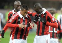 FUSSBALL SERIE A:  Robinho und Mario Balotelli (v. li., AC Mailand)
