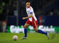 Fussball: 1. Bundesliga Saison 2010/2011: Hamburg, WESTERMANN am Ball