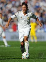 Fussball International, Testspiel: Real Madrid, OEZIL am Ball