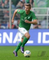 Fussball 1. Bundesliga, Saison 2011/2012: Florian Hartherz (SV Werder Bremen) am Ball