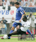 Fussball DFB-Pokal 1. Runde: Bremerhaven - Schalke, Zweikampf