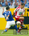 FUSSBALL 1. Bundesliga: Schalke - Koeln, Zweikampf