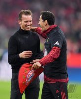 Fussball 1. Bundesliga Saison 21/22: JUBEL FC Bayern Muenchen feiert die 32. Meisterschaft