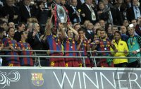 Fussball Champions League Finale 2011: JUBEL mit Pokal Seydou Keita, Andres Iniesta , Ibrahim Afellay , Daniel Alves , Victor Valdes  (v. li., Barca)