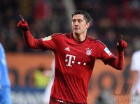 Fussball 1. Bundesliga 15/16: FC Augsburg - FC Bayern Muenchen