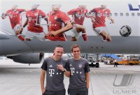 Fussball Audi Football Summer Tour USA 2016 FC Bayern Muenchen; Franck Ribery mit FCB Flieger