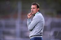 Fussball 3. Bundesliga: Enttaeuschung Trainer Markus Weinzierl (Regensburg)