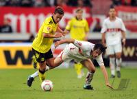 Fussball 1. Bundesliga : Lukasz Piszczek (li, Borussia Dortmund) gegen Christian Traesch (re, VfB Stuttgart)
