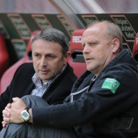 Fussball 1. Bundesliga  Saison 2010/2011: Trainer Schaaf  (SV Werder Bremen) und  Sportdirektor  Allofs (SV Werder Bremen)