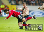 Fussball UCL: Leverkusen - Barcelona,  Zweikampf