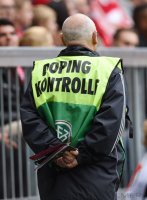 Fussball 1. Bundesliga Saison 14/15: Dopingkontrolleur