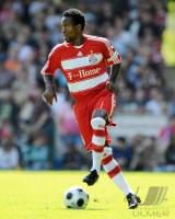 Fussball 1. Bundesliga: FC Bayern Muenchen, ZE ROBERTO am Ball
