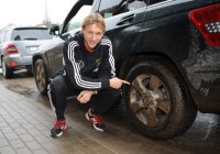 Fussball/ GES/  DFB Team im Mercedes-Benz Werk Bremen, 27.02.2012