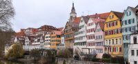 Stadtansicht Neckarfront Tuebingen mit Stiftskirche