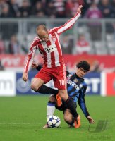 Fussball CHL  Saison 2010/2011: Arjen Robben (li, FC Bayern Muenchen) gegen Philippe Coutinho (re, Inter Mailand)