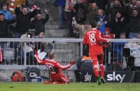 Fussball 1. Bundesliga : Jubel Arjen Robben mit Miroslav Klose (v. li., FCB)