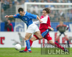 Fussball 1. Bundesliga: Bochum - Bayern, Zweikampf