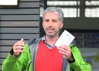 Oberbuergermeister Palmer nimmt die Radgarage am Tuebinger Hauptbahnhof in Betrieb